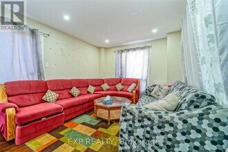 7 Hollyhedge Ct in Brampton, ON - Building Photo - Building Photo