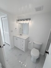 1300 NE Miami Gardens Dr in North Miami Beach, FL - Building Photo - Building Photo