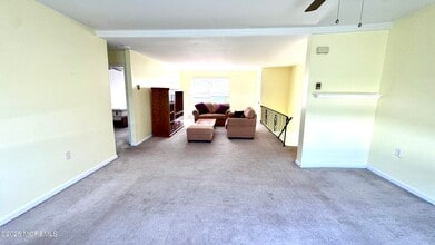 90 White St in Eatontown, NJ - Building Photo - Building Photo