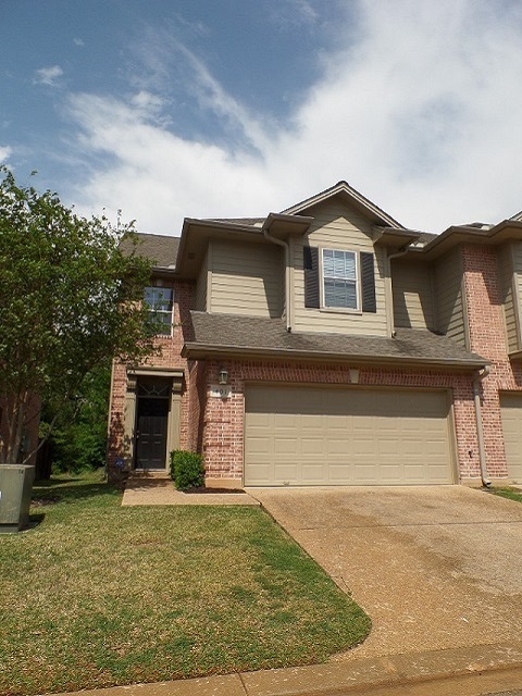 1425 W Villa Maria Rd in Bryan, TX - Building Photo