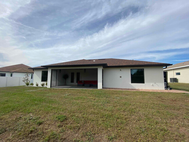 2130 Laughlin Rd in North Port, FL - Building Photo - Building Photo