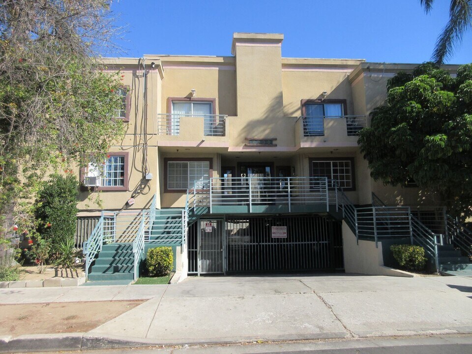 7330 Eton Ave in Los Angeles, CA - Building Photo
