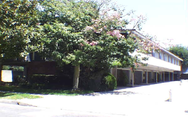 504 N Bushnell Ave in Alhambra, CA - Foto de edificio