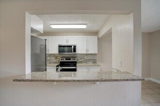 1104 Meadows Cir in Boynton Beach, FL - Building Photo - Building Photo