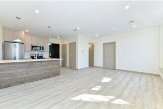 400 Dorchester St, Unit Unit 501 in Boston, MA - Building Photo - Building Photo