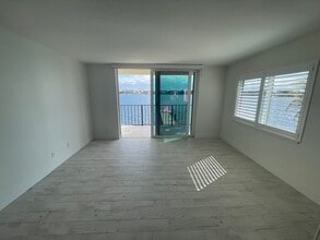 300 Croton Ave, Unit 202 in Lantana, FL - Building Photo - Building Photo