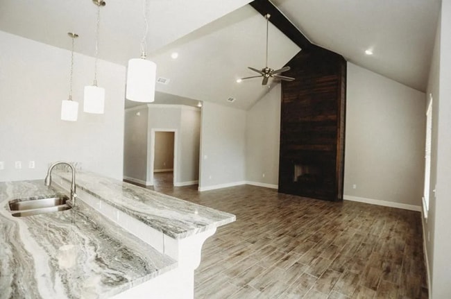 1411 Sweetbriar Way in Centerton, AR - Building Photo - Building Photo