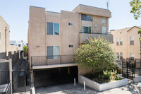 1212 N Beachwood Dr in Los Angeles, CA - Foto de edificio - Primary Photo