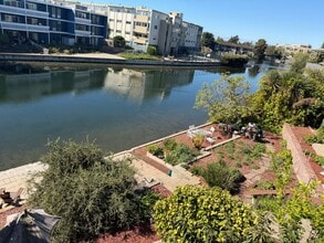 867 Walnut St in Alameda, CA - Foto de edificio - Building Photo