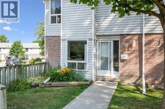 32 Mowat Blvd in Kitchener, ON - Building Photo - Building Photo