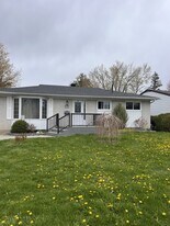 17 Canfield Rd in Ottawa, ON - Building Photo