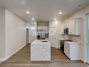 1312 W Mahogany St in Saratoga Springs, UT - Building Photo - Building Photo