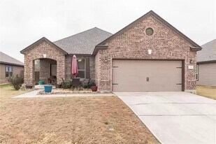 301 Carrington St in Hutto, TX - Building Photo