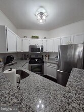 14322 Climbing Rose Way in Centreville, VA - Building Photo - Building Photo