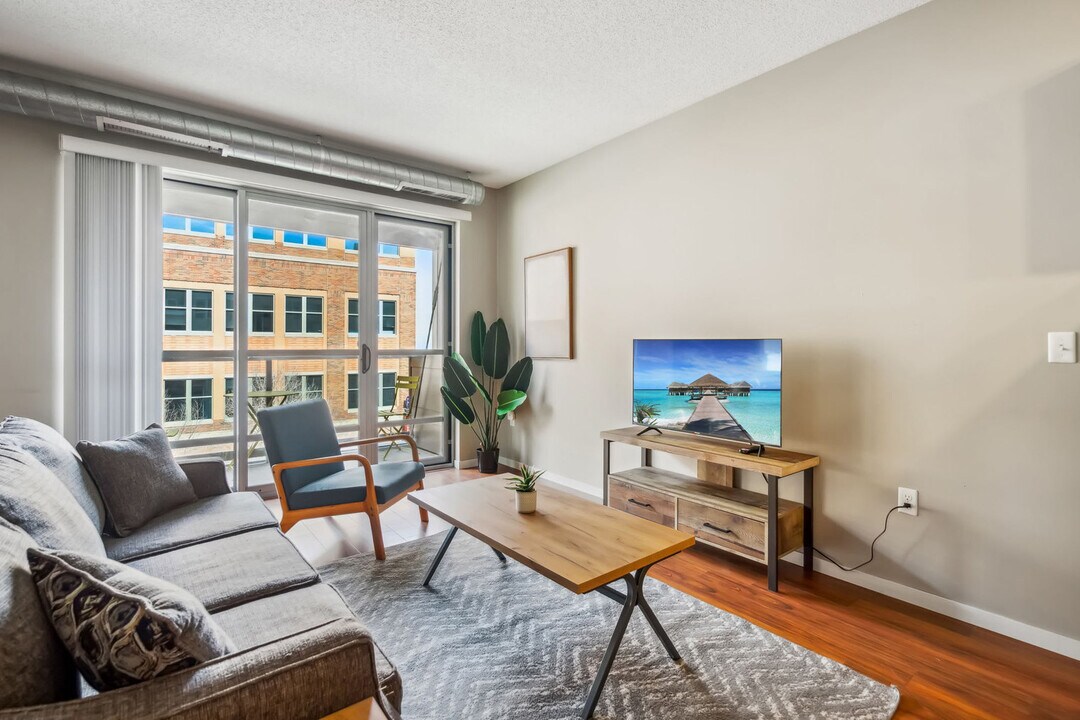 225 Portland Ave in Minneapolis, MN - Building Photo