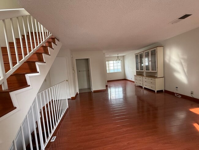 26145 Frampton Ave in Harbor City, CA - Foto de edificio - Building Photo