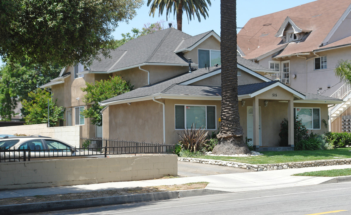 515 N Raymond Ave in Pasadena, CA - Foto de edificio