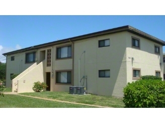 Islander Apartments in Cocoa Beach, FL - Building Photo