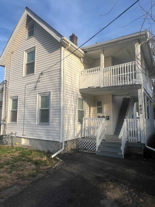 405 Park St in Bristol, CT - Building Photo