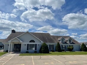 Country Park in Oshkosh, WI - Foto de edificio - Building Photo