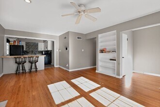 800 W Joliet St in Crown Point, IN - Foto de edificio - Building Photo