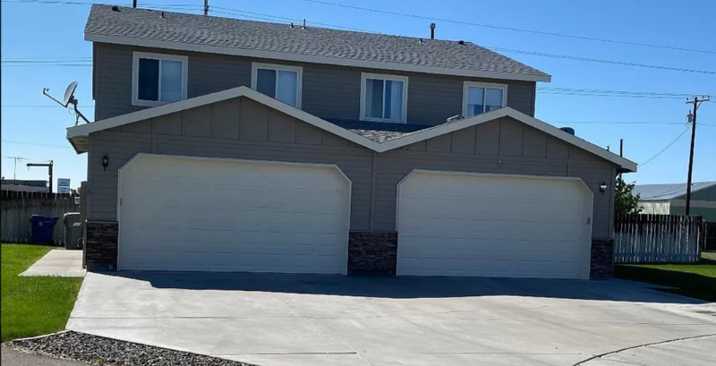 116-118 NE Lotus Ct in Mountain Home, ID - Building Photo