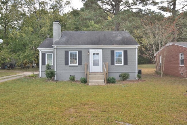 property at 615 S Pine St