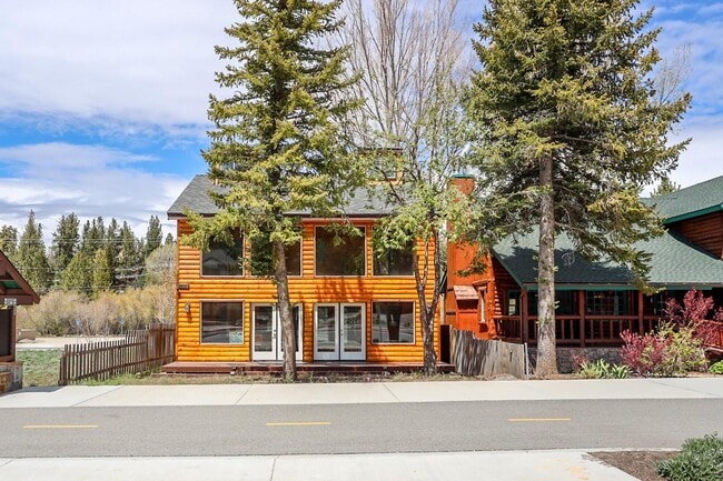 42638 Moonridge Rd in Big Bear Lake, CA - Building Photo - Building Photo
