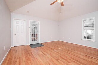 305 Occidental Dr in Holly Springs, NC - Foto de edificio - Building Photo