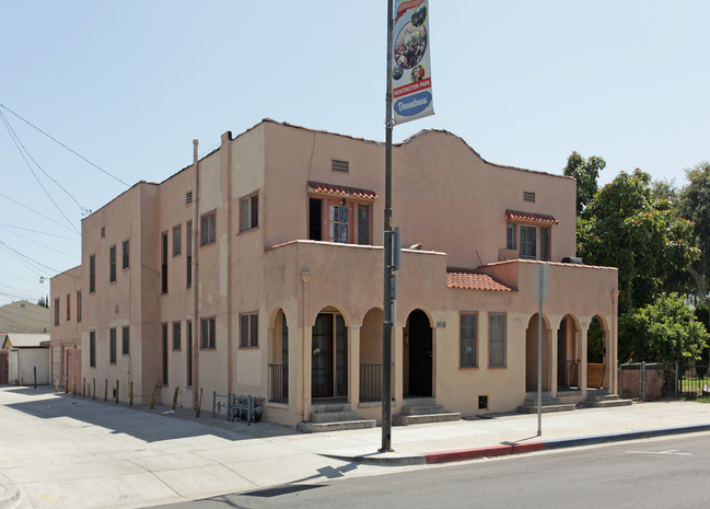 2510-2514 Saturn Ave in Huntington Park, CA - Foto de edificio - Building Photo