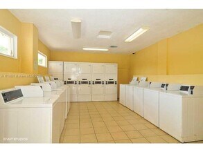 1800 Sans Souci Blvd in Miami, FL - Building Photo - Building Photo