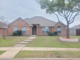 8006 Amesbury Ln in Rowlett, TX - Building Photo