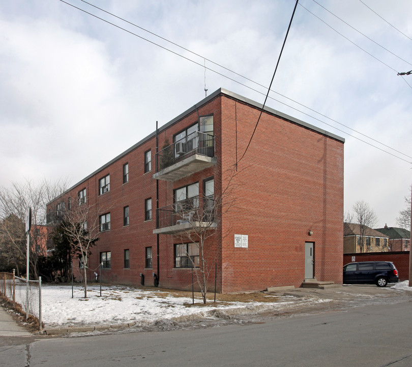 2519 Lake Shore Blvd W in Toronto, ON - Building Photo