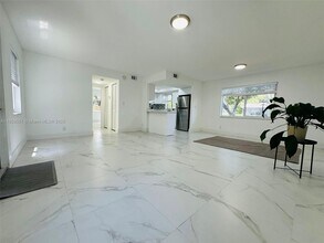 414 SE 14th St in Fort Lauderdale, FL - Foto de edificio - Building Photo
