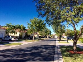 1211 NE 37th Ave in Homestead, FL - Foto de edificio - Building Photo