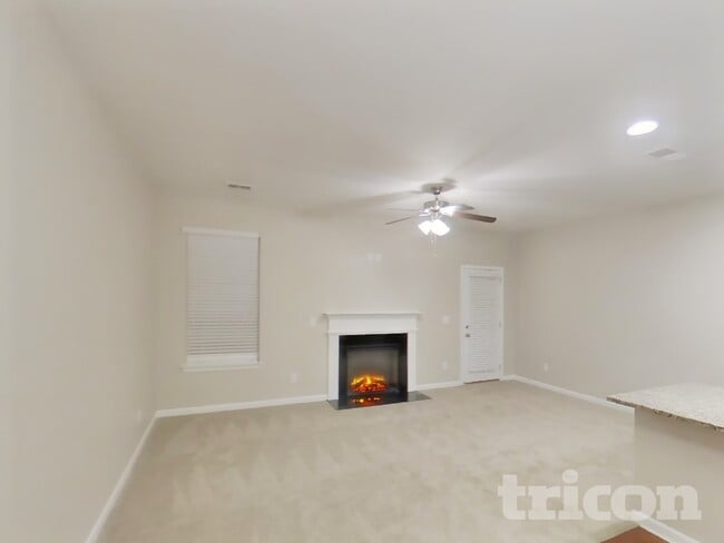 394 Lossie Ln in Mcdonough, GA - Foto de edificio - Building Photo