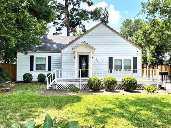 property at 835 W 41st St