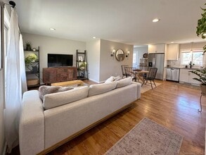 55 Overbrook Rd in North Haven, CT - Foto de edificio - Building Photo