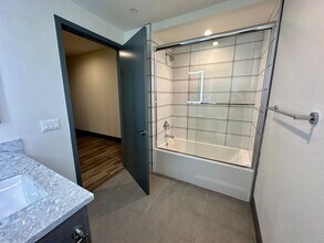 kit692 in Los Angeles, CA - Building Photo - Interior Photo