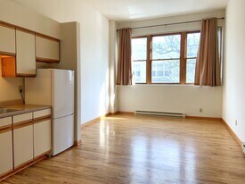 332 W Broadway in Waukesha, WI - Building Photo