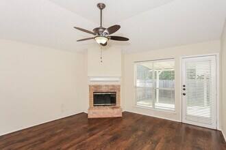 5903 Fawn Meadow Trail in Arlington, TX - Foto de edificio - Building Photo