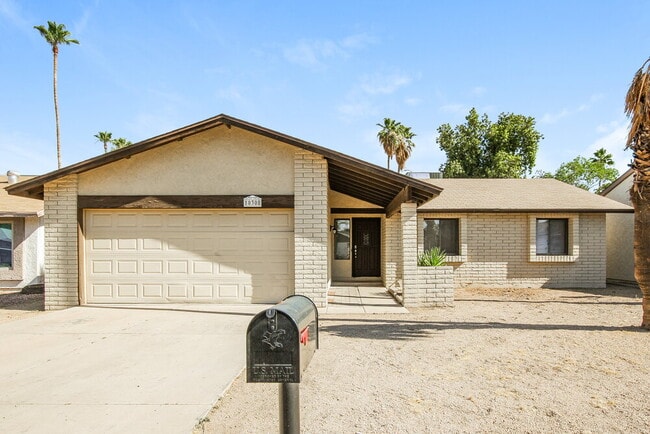 property at 10308 W Calle Del Oro