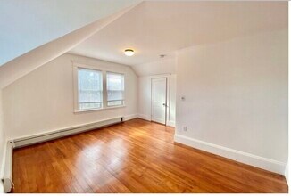 193 Fuller St, Unit 2 in Brookline, MA - Building Photo - Building Photo