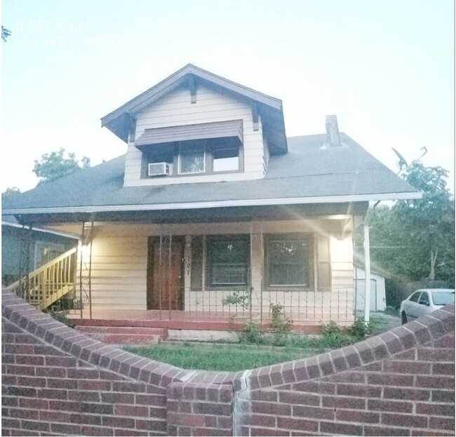 105 N Xanthus Ave in Tulsa, OK - Foto de edificio - Building Photo