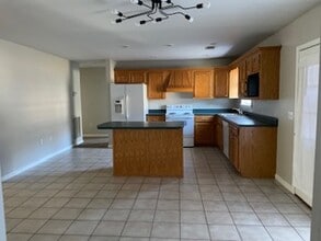 7201 Deerwood Dr in Paragould, AR - Building Photo - Building Photo