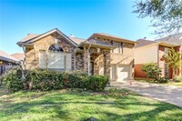 8042 Oceanside Dr in Houston, TX - Building Photo - Building Photo