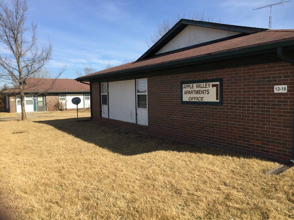 Apple Valley Apartments in Holton, KS - Building Photo