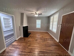 902 N Dellrose Ave in Wichita, KS - Building Photo - Building Photo