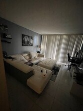 4222 Inverrary Blvd, Unit 4218 in Lauderhill, FL - Foto de edificio - Building Photo