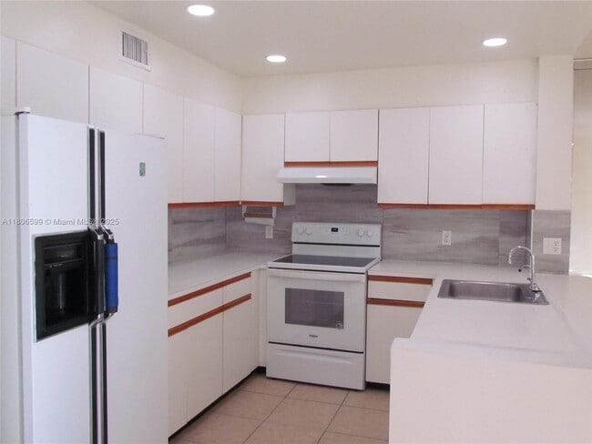 500 SW 130th Terrace in Pembroke Pines, FL - Building Photo - Building Photo